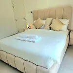 Bareez Bliss Retreat Elegant 2Br With Balcony, Pool & Park View