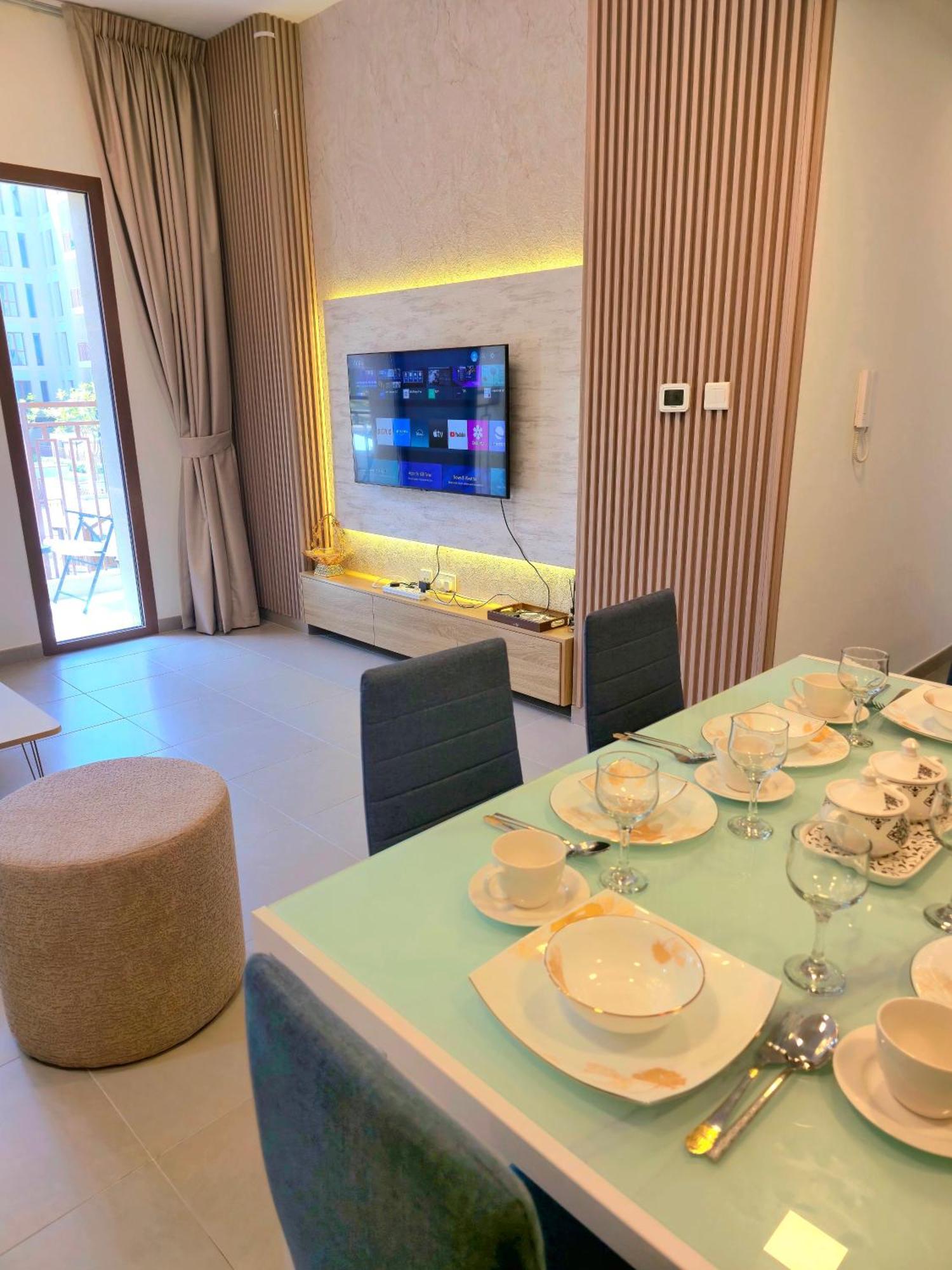 Bareez Bliss Retreat Elegant 2br With Balcony, Pool & Park View Apartment