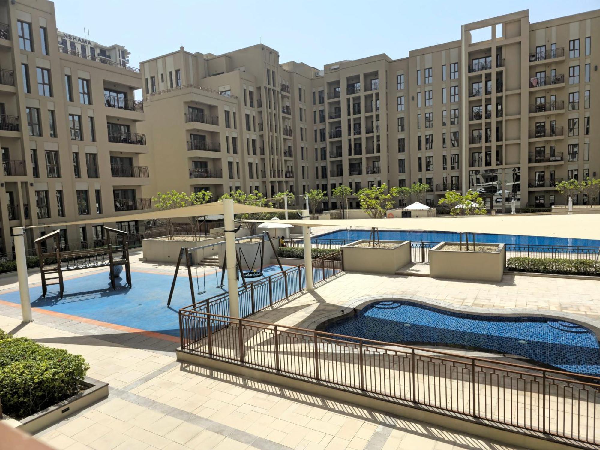 Apartment Bareez Bliss Retreat Elegant 2br With Balcony, Pool & Park View