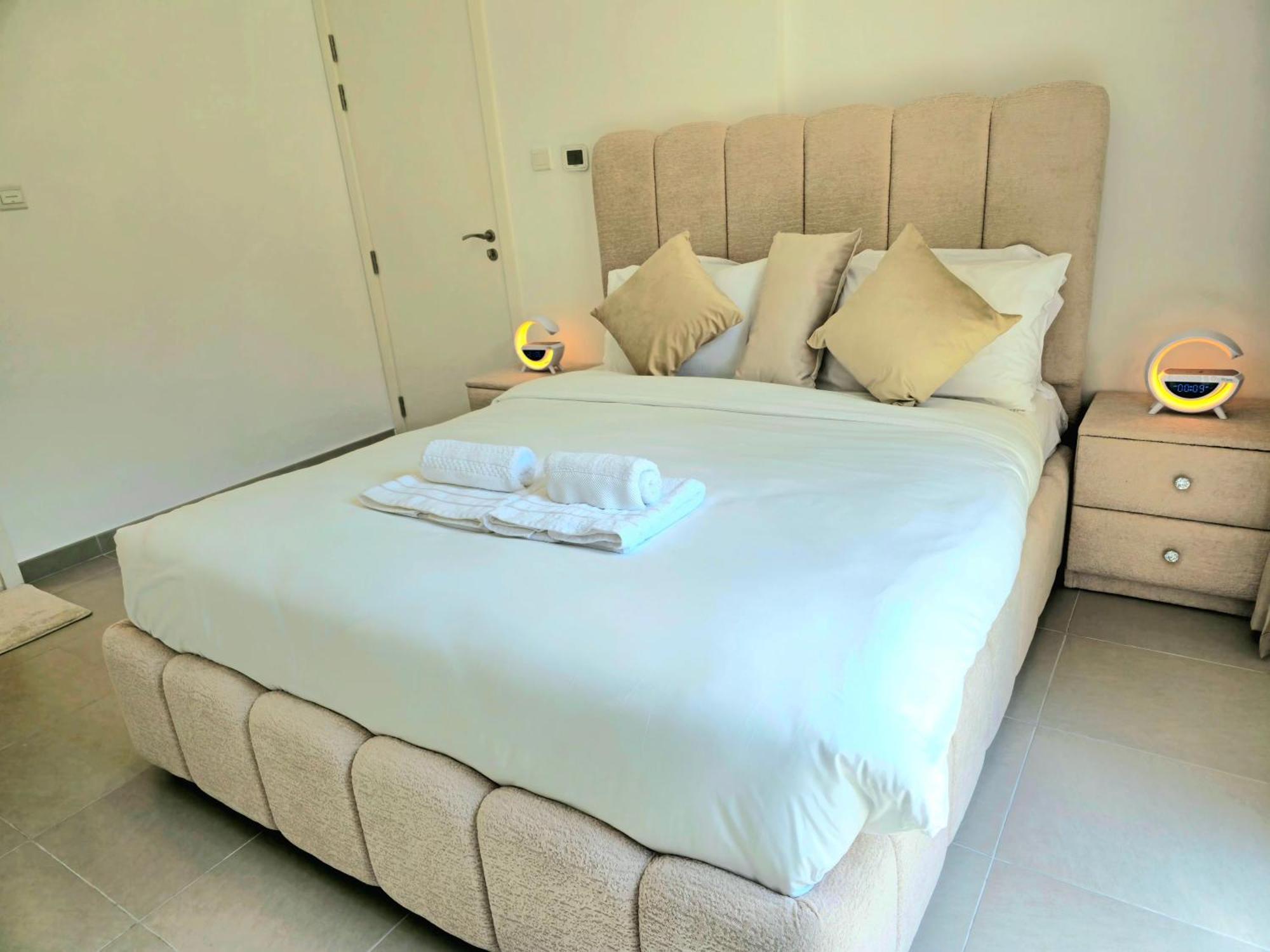 Bareez Bliss Retreat Elegant 2br With Balcony, Pool & Park View * Dubai