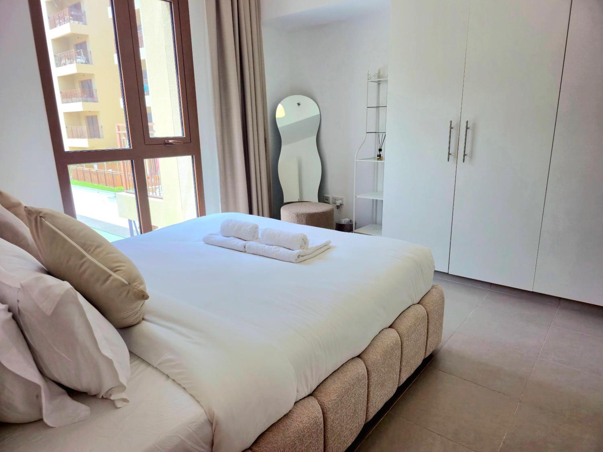 Apartment Bareez Bliss Retreat Elegant 2br With Balcony, Pool & Park View